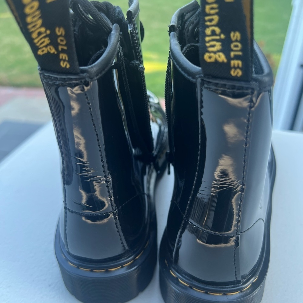 Dr. Martens Black Patent Ankle Boots Junior/Ladies NWOT Size 5 - Picture 3 of 9